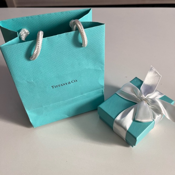 Authentic Tiffany & Co. Gift Box Set + Sterling Silver Clasp & Links - Picture 1 of 11